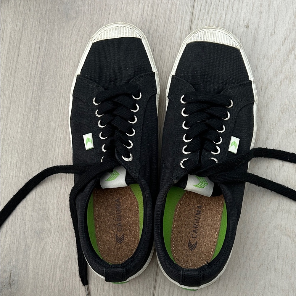 Cariuma black canvas sneaker size 9.5